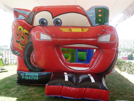 Inflable Rayo McQueen vista frontal